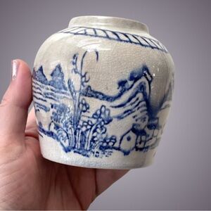 Antique ceramic ginger jar (no lid) blue & white (gray) crazing Chinoiserie